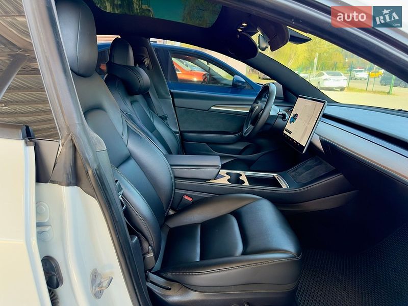 Седан Tesla Model 3 2021 в Виннице