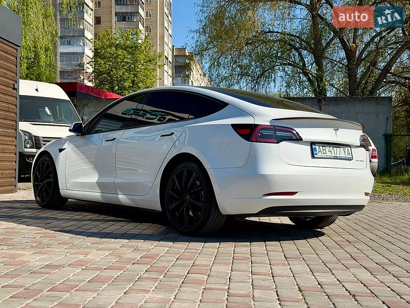 Седан Tesla Model 3 2021 в Виннице