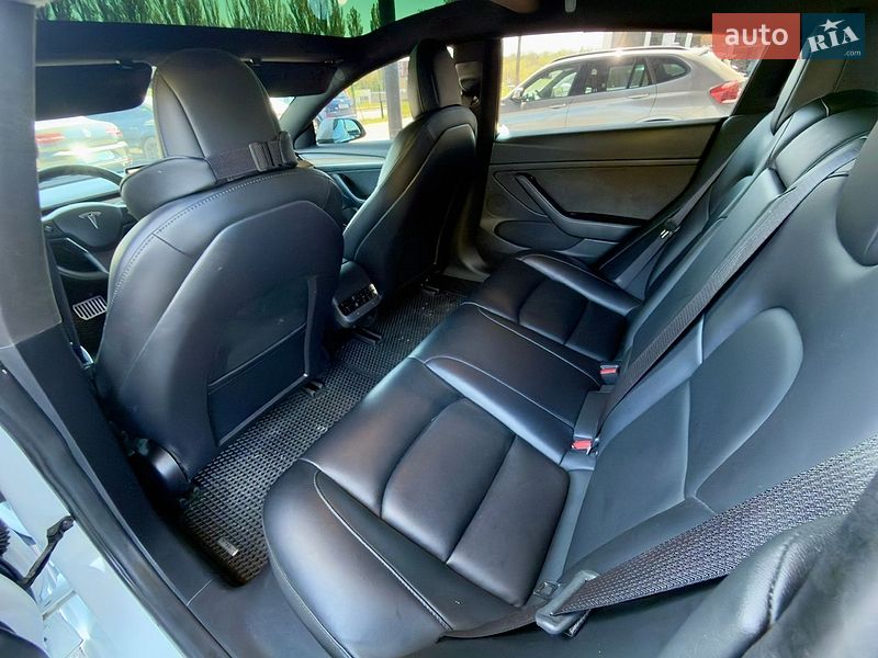 Седан Tesla Model 3 2021 в Виннице