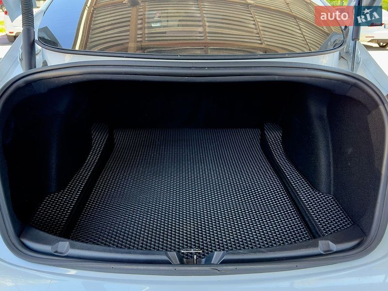 Седан Tesla Model 3 2021 в Виннице
