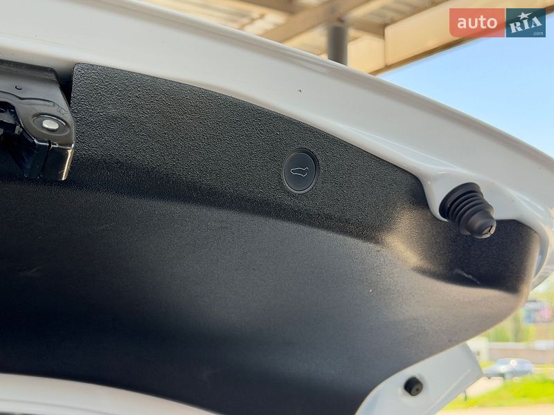 Седан Tesla Model 3 2021 в Виннице