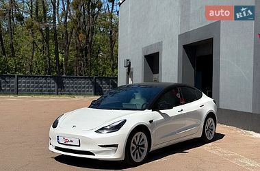 Седан Tesla Model 3 2022 в Киеве