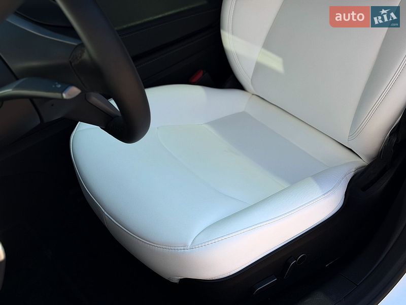 Седан Tesla Model 3 2022 в Киеве