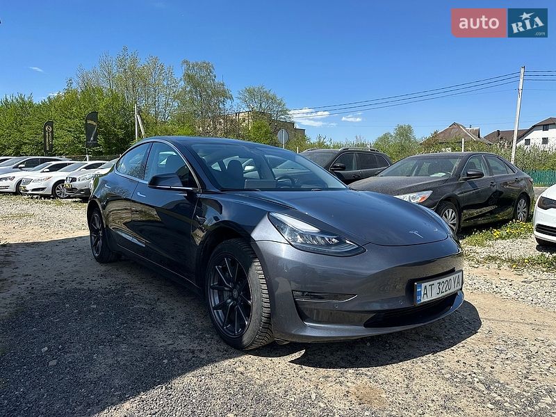 Седан Tesla Model 3 2020 в Ивано-Франковске