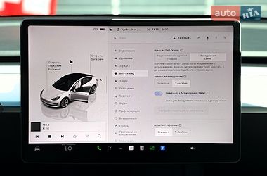 Седан Tesla Model 3 2022 в Киеве
