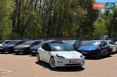 Седан Tesla Model 3 2022 в Киеве