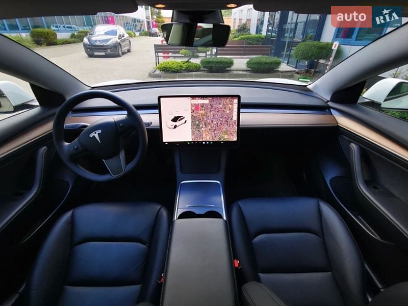 Седан Tesla Model 3 2021 в Львове