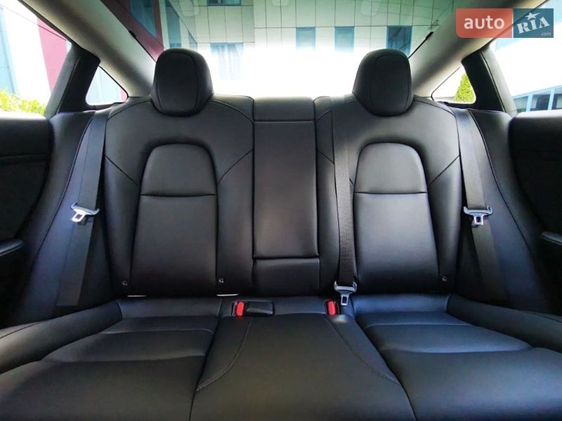 Седан Tesla Model 3 2021 в Львове