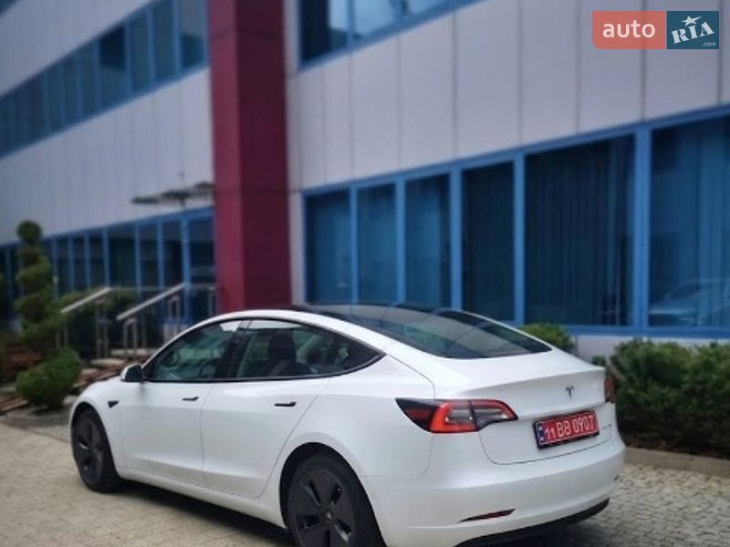 Седан Tesla Model 3 2021 в Львове