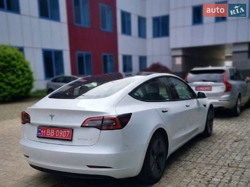 Седан Tesla Model 3 2021 в Львове