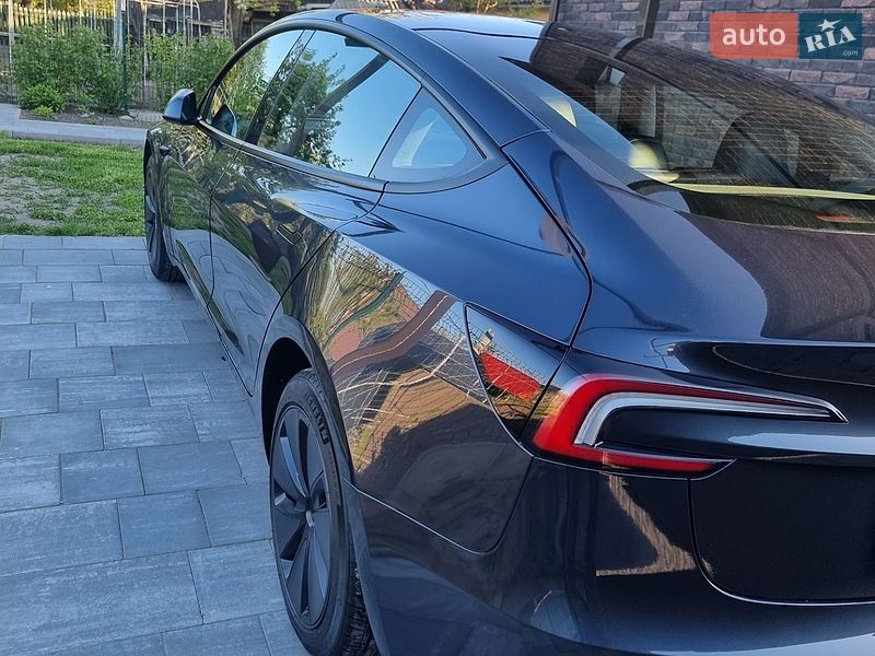 Седан Tesla Model 3 2024 в Дніпрі