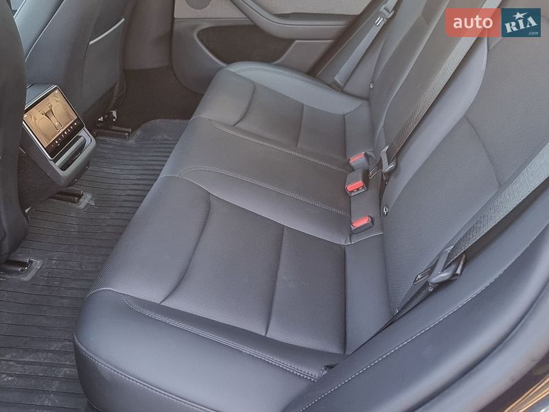Седан Tesla Model 3 2024 в Дніпрі