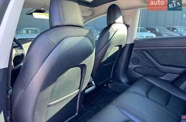 Седан Tesla Model 3 2021 в Львове