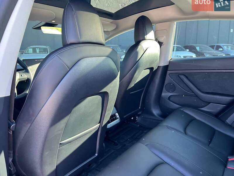 Седан Tesla Model 3 2021 в Львове