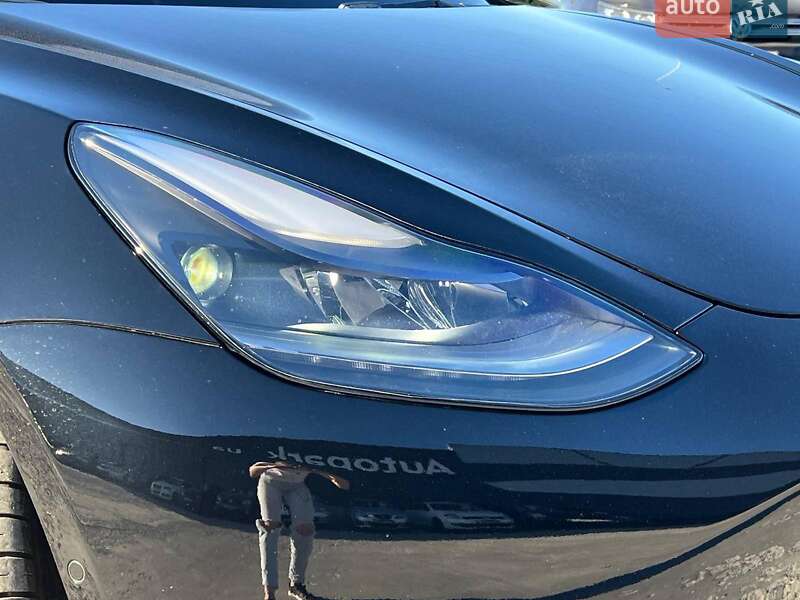 Седан Tesla Model 3 2021 в Львове