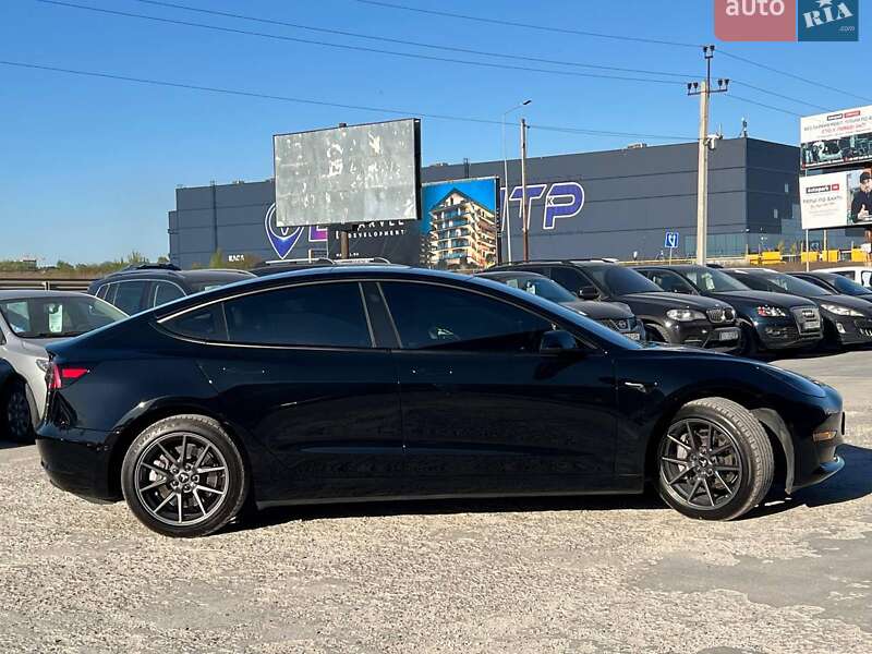 Седан Tesla Model 3 2021 в Львове