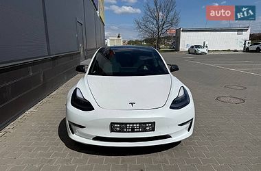 Седан Tesla Model 3 2021 в Киеве