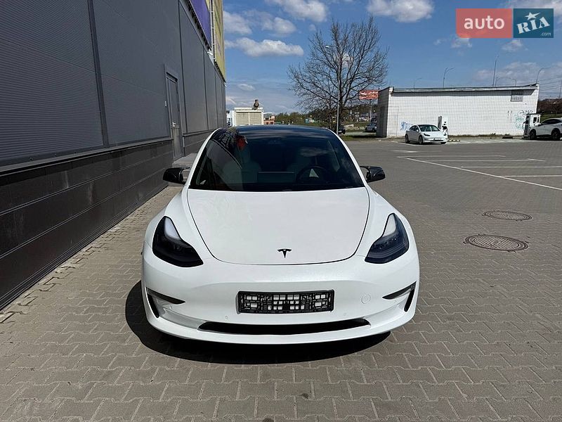 Седан Tesla Model 3 2021 в Киеве