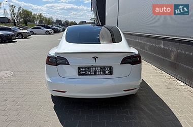 Седан Tesla Model 3 2021 в Киеве