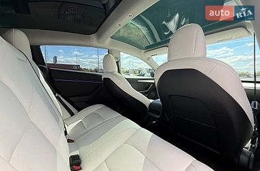 Седан Tesla Model 3 2021 в Киеве