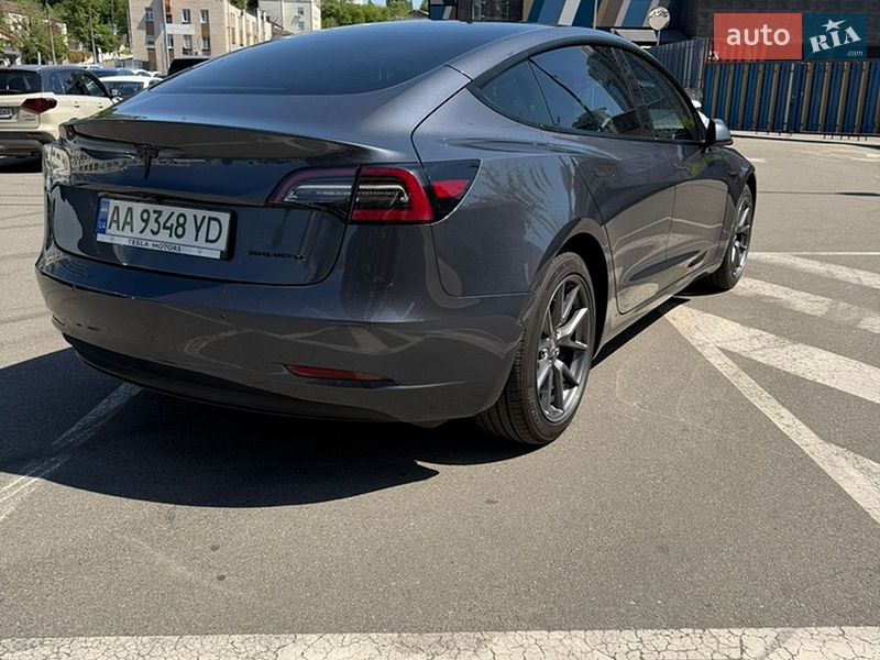 Седан Tesla Model 3 2021 в Киеве