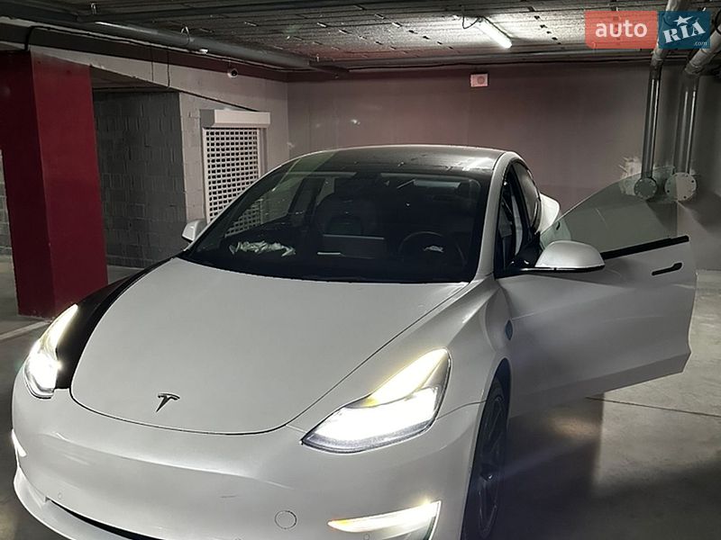 Седан Tesla Model 3 2022 в Дніпрі