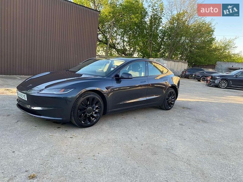 Tesla Model 3 2024
