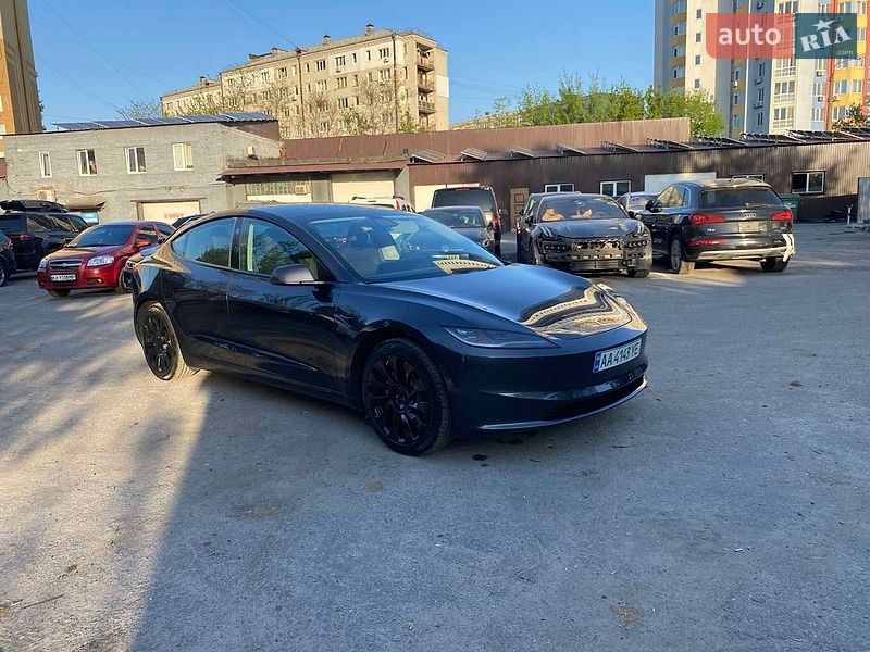 Седан Tesla Model 3 2024 в Киеве