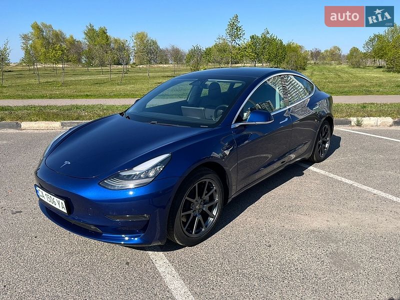 Седан Tesla Model 3 2019 в Черкассах