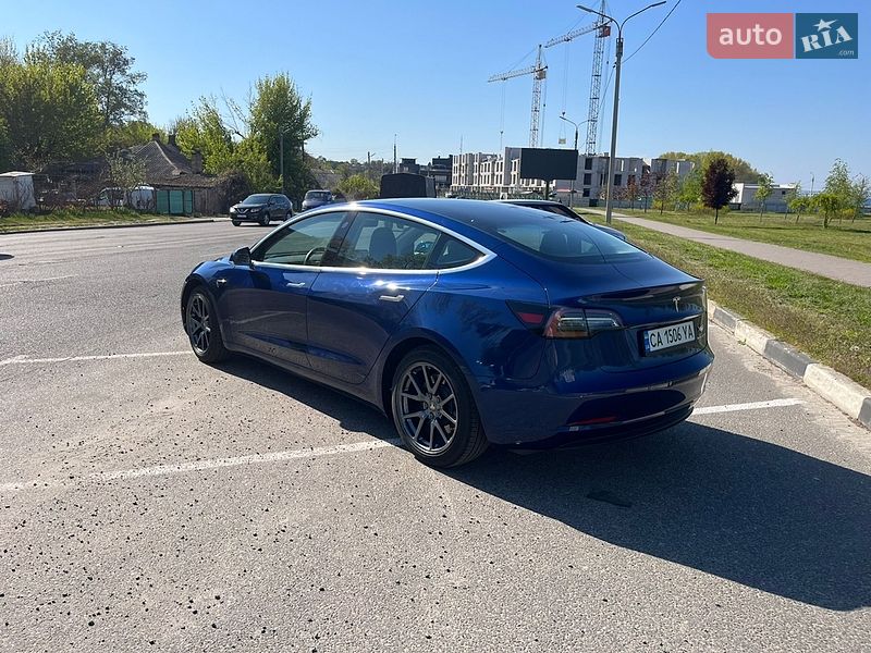 Седан Tesla Model 3 2019 в Черкассах