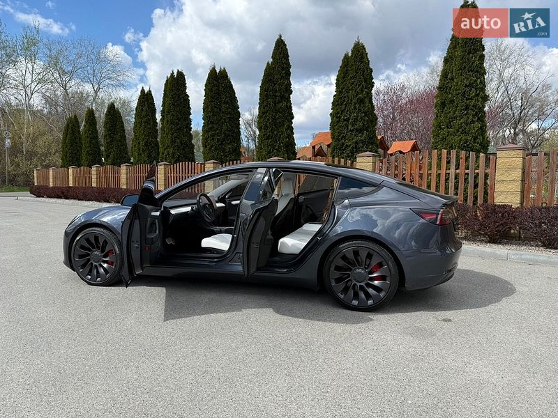 Седан Tesla Model 3 2021 в Днепре