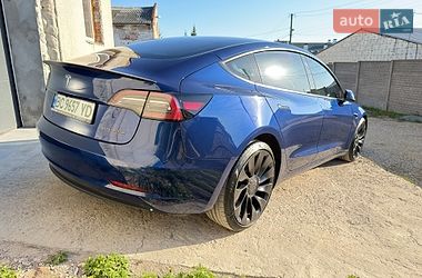 Седан Tesla Model 3 2023 в Львове