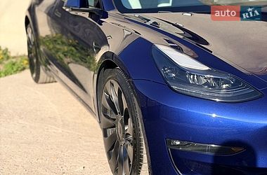 Седан Tesla Model 3 2023 в Львове