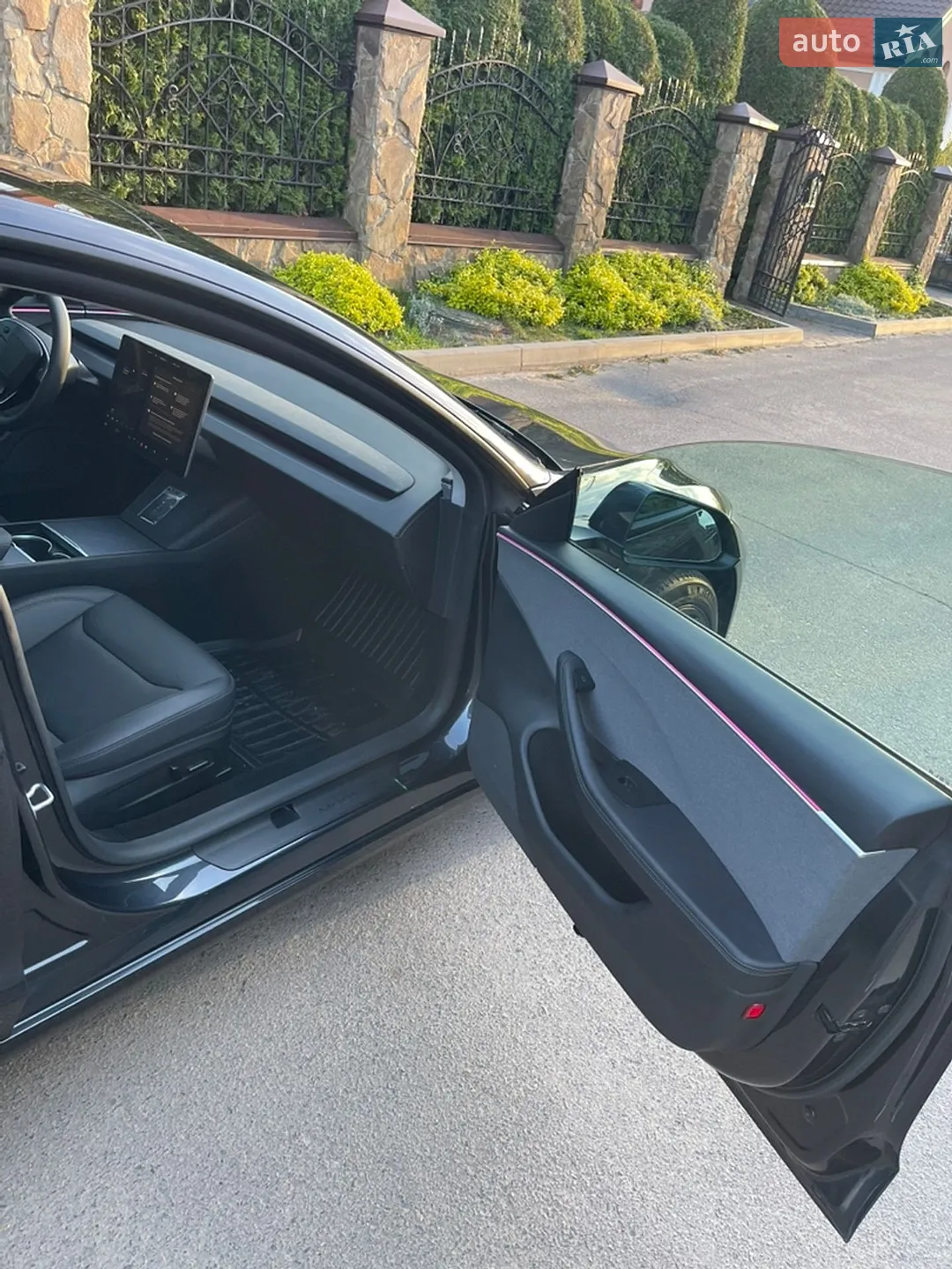 2025 Tesla Model 3 - мініатюра 11