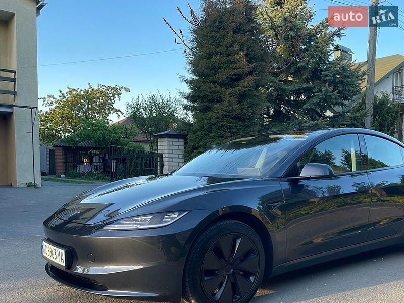 Седан Tesla Model 3 2025 в Нововолинську