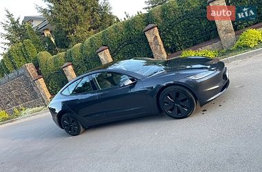 Седан Tesla Model 3 2025 в Нововолинську