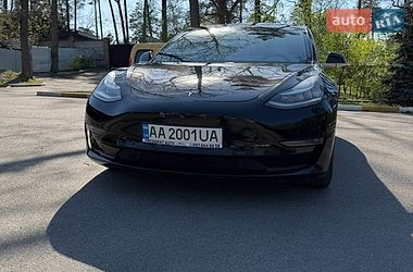 Седан Tesla Model 3 2019 в Бучі