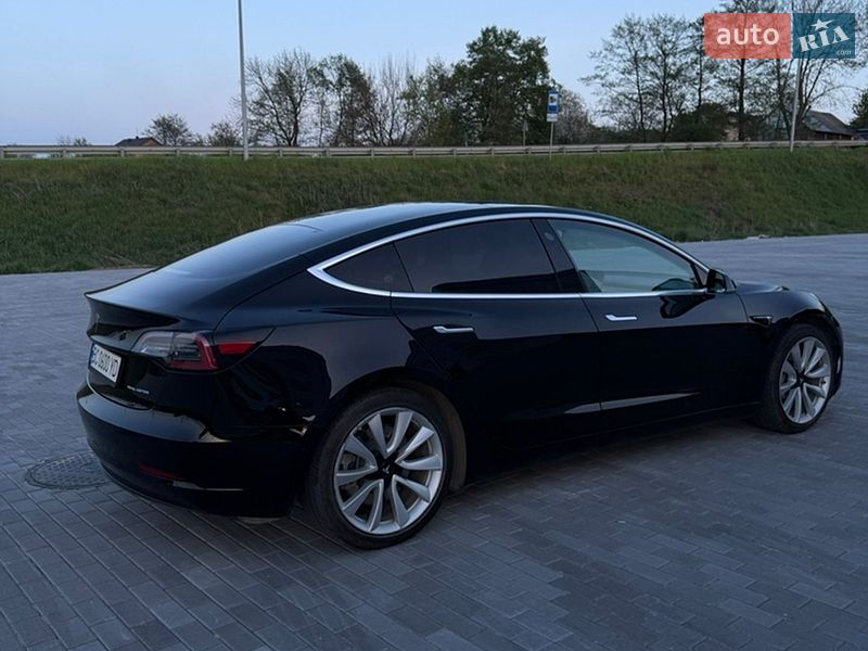 Седан Tesla Model 3 2019 в Львові