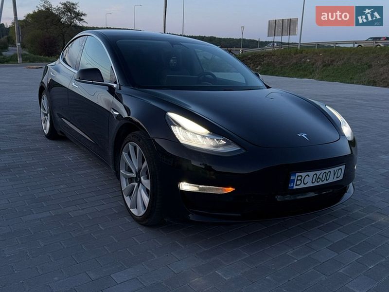 Седан Tesla Model 3 2019 в Львові