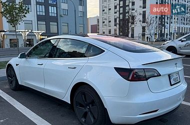 Седан Tesla Model 3 2018 в Ровно