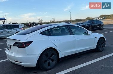 Седан Tesla Model 3 2018 в Ровно