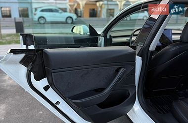 Седан Tesla Model 3 2018 в Ровно