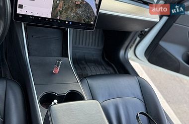 Седан Tesla Model 3 2018 в Ровно