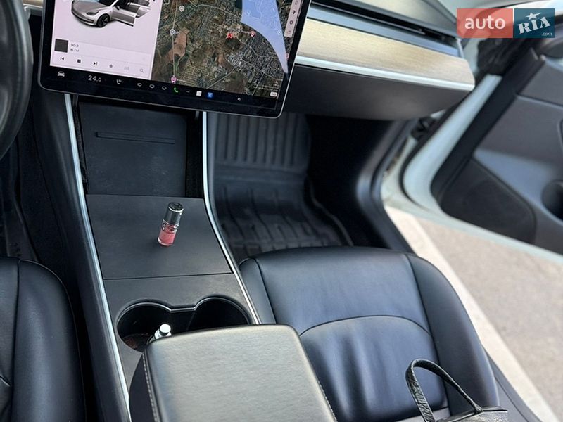 Седан Tesla Model 3 2018 в Ровно