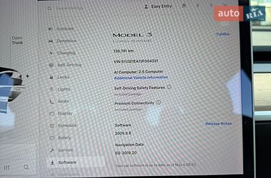 Седан Tesla Model 3 2018 в Ровно
