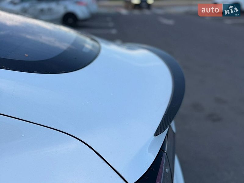 Седан Tesla Model 3 2018 в Ровно