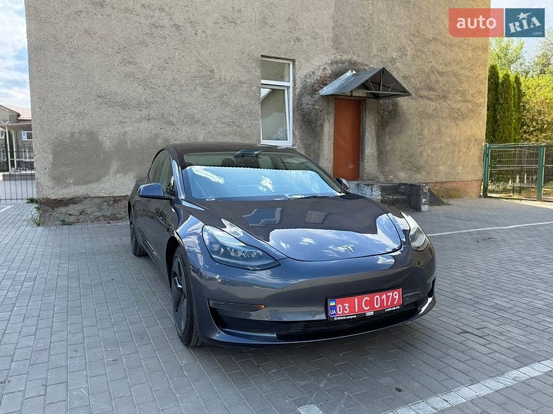 Седан Tesla Model 3 2021 в Луцке