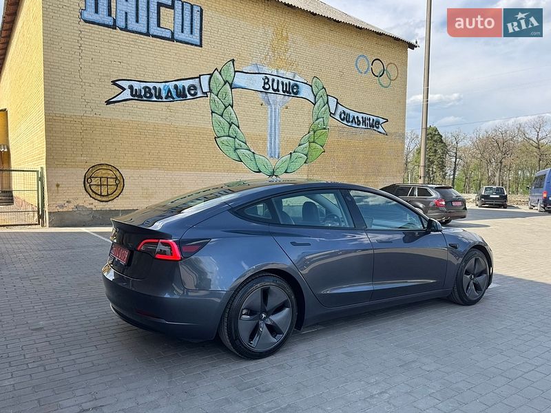 Седан Tesla Model 3 2021 в Луцке