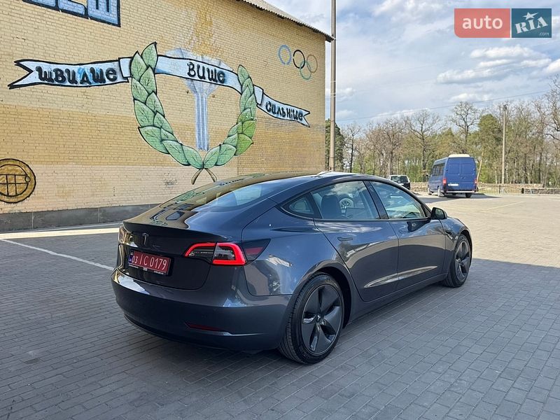 Седан Tesla Model 3 2021 в Луцке