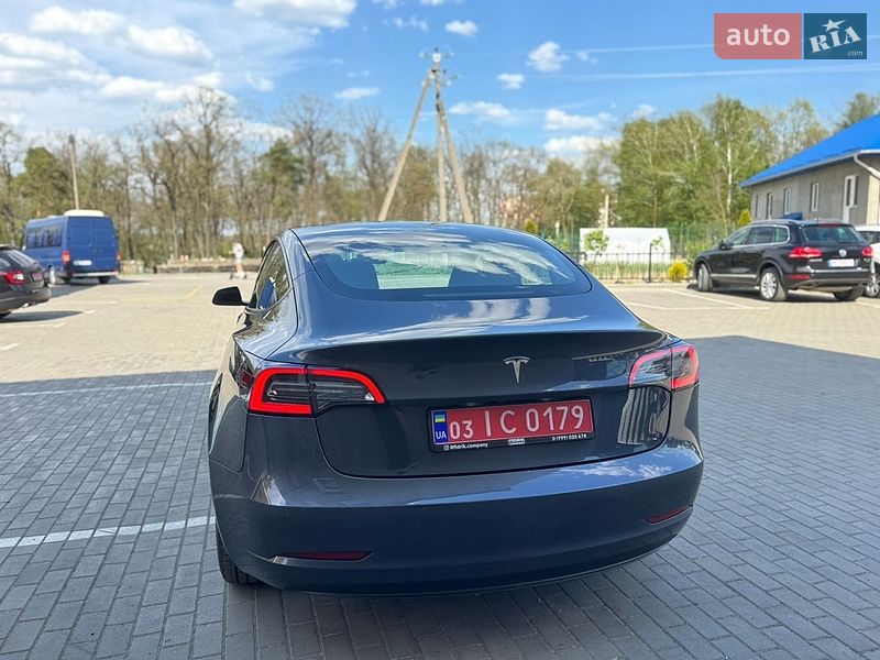Седан Tesla Model 3 2021 в Луцке